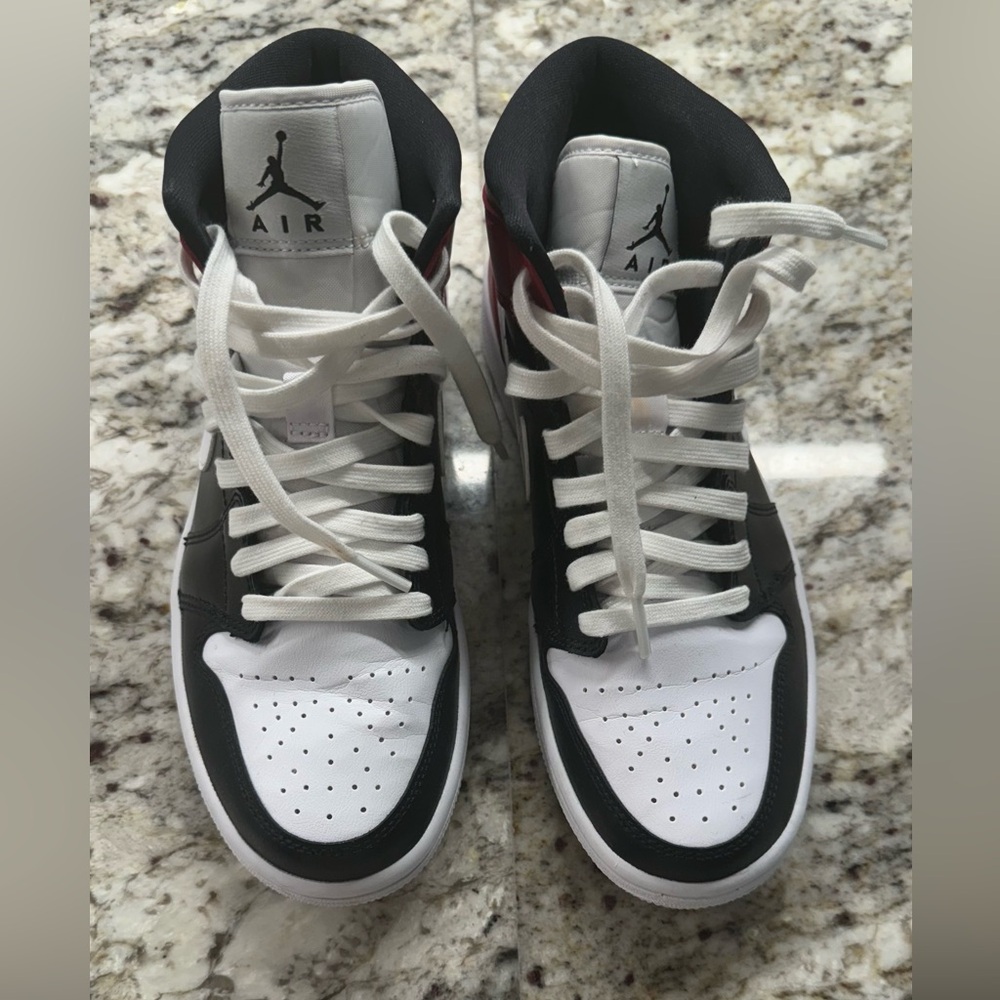Air Jordan 1 Mid Black White Noble Red
BQ6472 016 Women's size 7.5 EUC - Picture 11 of 13